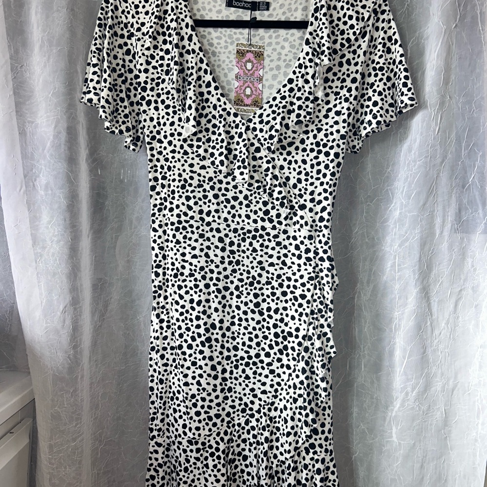 Boohoo Monochrome Polka Dot Ruffle Dress